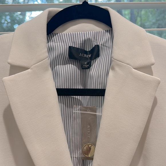 Blazer - Picture 3 of 3